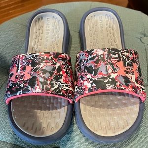Big girls camo Under Armour slides